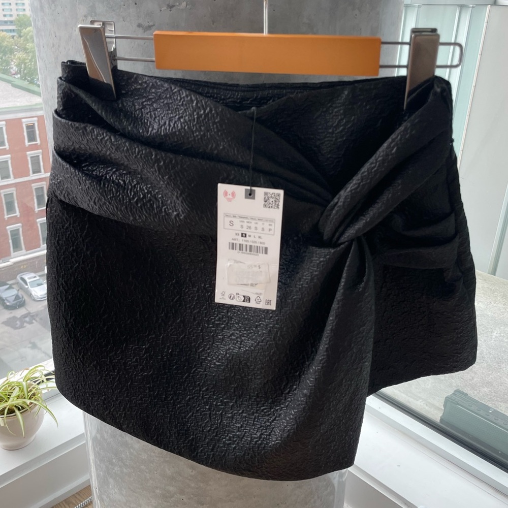 Zara Black Textured Mini Skirt